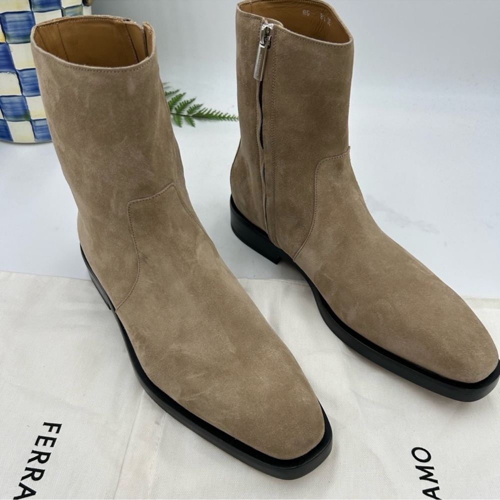 Men’s Salvador Ferragamo suede Gerald ankle boots size 8.5 EE made in Italy